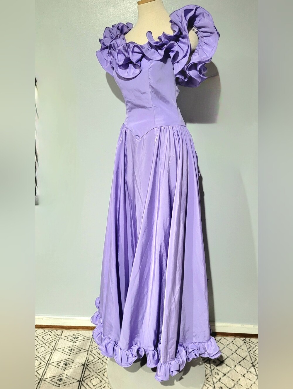 VINTAGE 80s ruffled formal prom gown dress lavender periwinkle purple full skirt